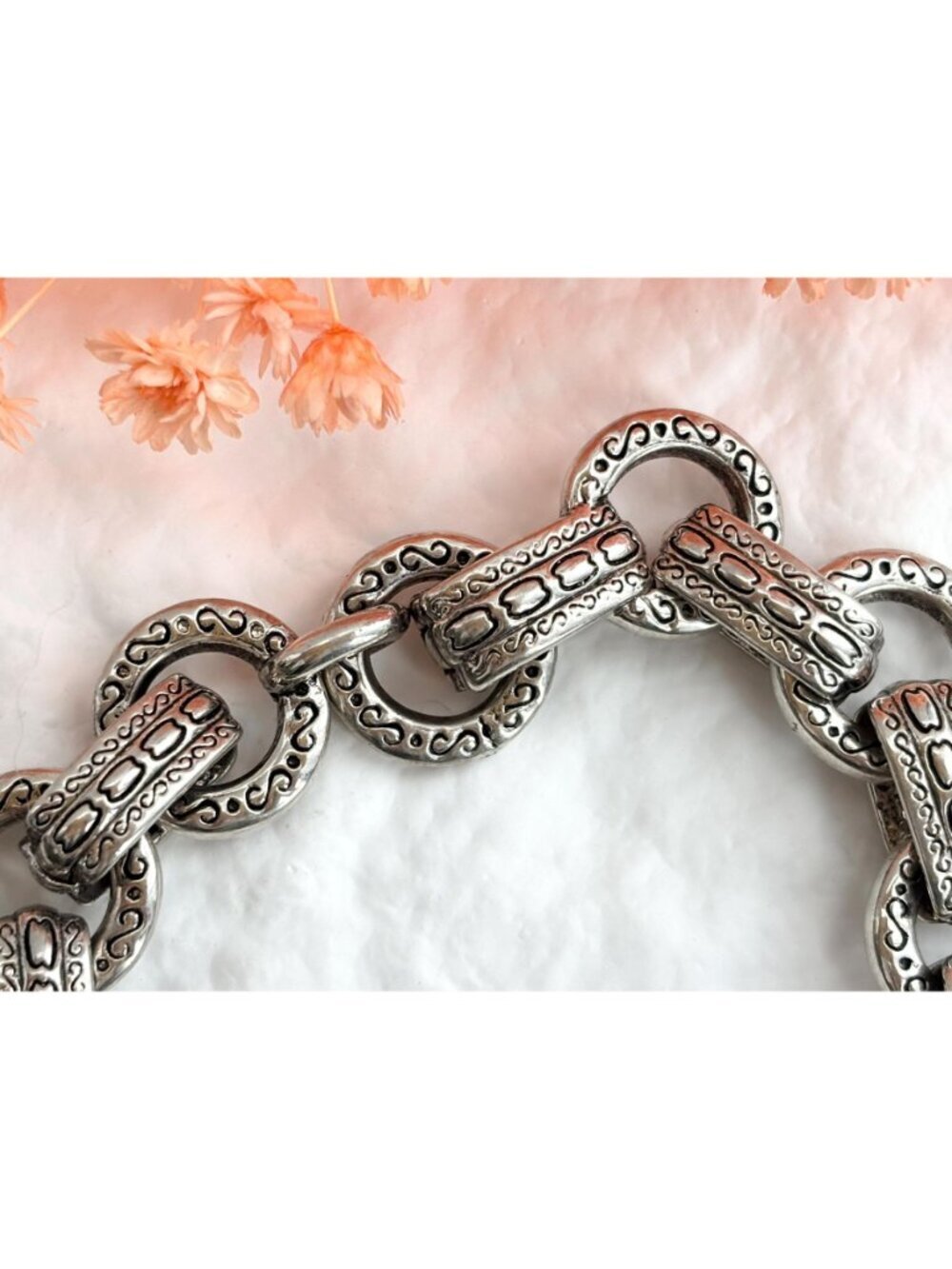 Chainlink Abstract Carved Hinged Magnet Vintage Silver Toned Bracelet - Picture 3 of 16